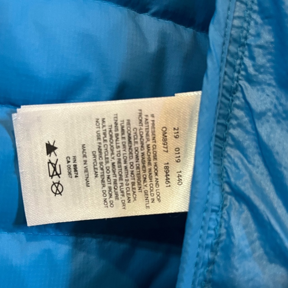 Mountain Hardwear Down Puffer - Men’s Medium - Powder Blue - Like New Condition - Picture 4 of 13